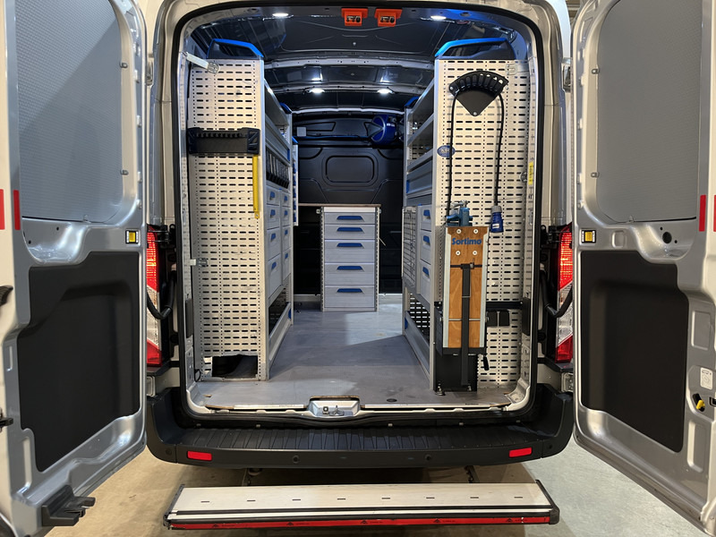 Ford Transit 350 2.0 TDCI L2H2 Trend 130 PK Automaat Servicebus / Sortimo Inrichting / Euro 6 / Airco / Cruise Control / Camera / 3-Zits / 83.500 KM !! - Furgon: 4 kép. Ford Transit 350 2.0 TDCI L2H2 Trend 130 PK Automaat Servicebus / Sortimo Inrichting / Euro 6 / Airco / Cruise Control / Camera / 3-Zits / 83.500 KM !! - Furgon: 4 kép.