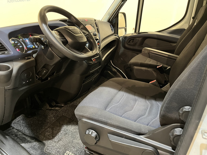Iveco 70C18 3.0 Automaat Bakwagen / Dhollandia Laadklep / Euro 6 / Luchtvering / Airco / Camera / Cruise Control - Dobozos felépítményű teherautó: 5 kép. Iveco 70C18 3.0 Automaat Bakwagen / Dhollandia Laadklep / Euro 6 / Luchtvering / Airco / Camera / Cruise Control - Dobozos felépítményű teherautó: 5 kép.
