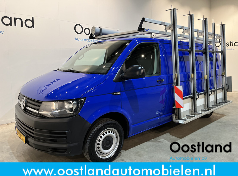Volkswagen Transporter 2.0 TDI L2H1 / Van Den Born Glasresteel / Euro 6 / Airco / Glastransporter / Cruise Control / Trekhaak / Imperiaal / CarPlay / Navigatie / PDC / 83.500 KM !! - Kisteherautó: 1 kép. Volkswagen Transporter 2.0 TDI L2H1 / Van Den Born Glasresteel / Euro 6 / Airco / Glastransporter / Cruise Control / Trekhaak / Imperiaal / CarPlay / Navigatie / PDC / 83.500 KM !! - Kisteherautó: 1 kép.