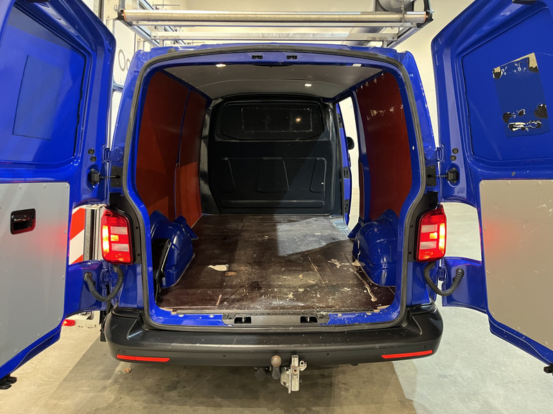 Volkswagen Transporter 2.0 TDI L2H1 / Van Den Born Glasresteel / Euro 6 / Airco / Glastransporter / Cruise Control / Trekhaak / Imperiaal / CarPlay / Navigatie / PDC / 83.500 KM !! - Kisteherautó: 5 kép. Volkswagen Transporter 2.0 TDI L2H1 / Van Den Born Glasresteel / Euro 6 / Airco / Glastransporter / Cruise Control / Trekhaak / Imperiaal / CarPlay / Navigatie / PDC / 83.500 KM !! - Kisteherautó: 5 kép.