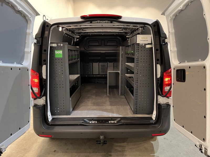 Mercedes-Benz Vito 116 CDI RWD Servicebus / Bott Inrichting / Euro 6 / Schuifdeur L + R / Airco / Cruise Control / Trekhaak / Camera / Navigatie / BPM VRIJ !! - Kis furgon: 2 kép. Mercedes-Benz Vito 116 CDI RWD Servicebus / Bott Inrichting / Euro 6 / Schuifdeur L + R / Airco / Cruise Control / Trekhaak / Camera / Navigatie / BPM VRIJ !! - Kis furgon: 2 kép.