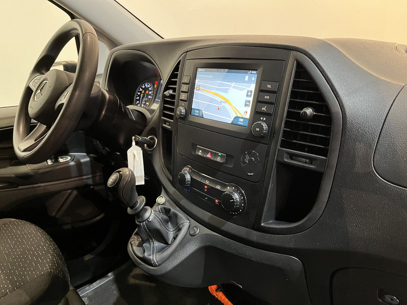 Mercedes-Benz Vito 116 CDI RWD Servicebus / Bott Inrichting / Euro 6 / Schuifdeur L + R / Airco / Cruise Control / Trekhaak / Camera / Navigatie / BPM VRIJ !! - Kis furgon: 3 kép. Mercedes-Benz Vito 116 CDI RWD Servicebus / Bott Inrichting / Euro 6 / Schuifdeur L + R / Airco / Cruise Control / Trekhaak / Camera / Navigatie / BPM VRIJ !! - Kis furgon: 3 kép.