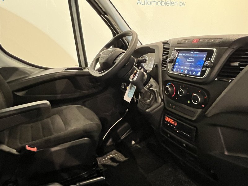 Iveco Daily 35S18 3.0 BE Clixtar Automaat Bakwagen met Laadklep / Laadvermogen 3.060 KG / Euro 6 / Luchtvering / Airco / Camera / CarPlay / Cruise Control / 91.000 KM !! - Nyergesvontató: 4 kép. Iveco Daily 35S18 3.0 BE Clixtar Automaat Bakwagen met Laadklep / Laadvermogen 3.060 KG / Euro 6 / Luchtvering / Airco / Camera / CarPlay / Cruise Control / 91.000 KM !! - Nyergesvontató: 4 kép.