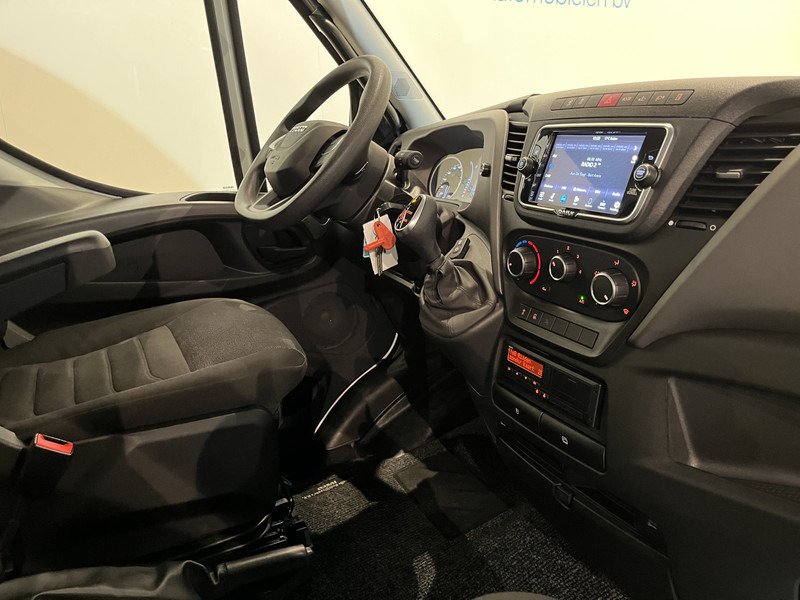 Iveco Daily 35S18 3.0 BE Clixtar Automaat Bakwagen met Laadklep / Laadvermogen 3.060 KG / Euro 6 / Luchtvering / Airco / Camera / CarPlay / Cruise Control / - Nyergesvontató: 4 kép. Iveco Daily 35S18 3.0 BE Clixtar Automaat Bakwagen met Laadklep / Laadvermogen 3.060 KG / Euro 6 / Luchtvering / Airco / Camera / CarPlay / Cruise Control / - Nyergesvontató: 4 kép.