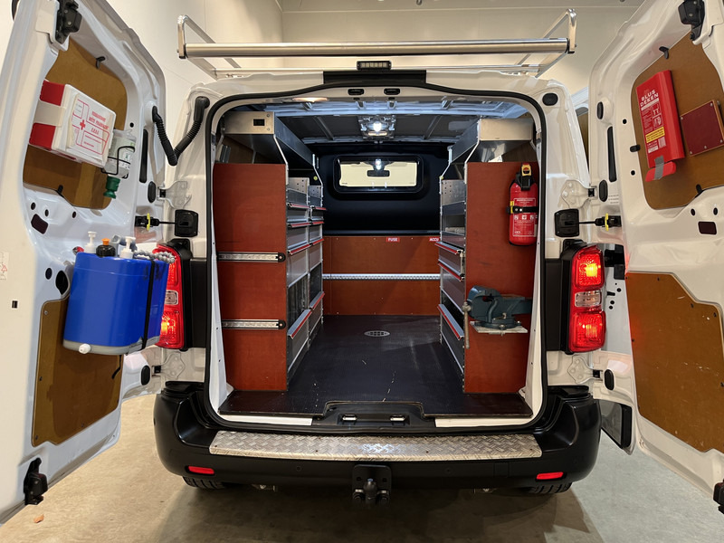 Opel Vivaro 2.0 CDTI L2H1 120 PK Servicebus / Inrichting / Euro 6 / 220V. / Airco / Cruise Control / Trekhaak / Camera / CarPlay / Navigatie / 60.800 KM !! - Kis furgon: 4 kép. Opel Vivaro 2.0 CDTI L2H1 120 PK Servicebus / Inrichting / Euro 6 / 220V. / Airco / Cruise Control / Trekhaak / Camera / CarPlay / Navigatie / 60.800 KM !! - Kis furgon: 4 kép.