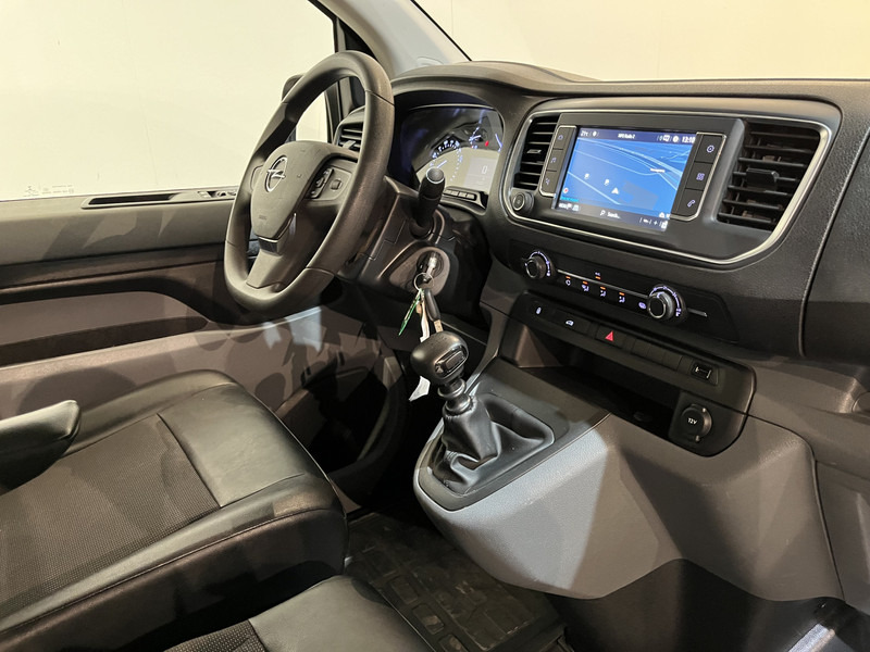 Opel Vivaro 2.0 CDTI L3H1 150 PK Servicebus / Inrichting / Euro 6 / Airco / Cruise Control / Camera / Trekhaak / CarPlay / Navigatie / 3-Zits / - Kis furgon: 3 kép. Opel Vivaro 2.0 CDTI L3H1 150 PK Servicebus / Inrichting / Euro 6 / Airco / Cruise Control / Camera / Trekhaak / CarPlay / Navigatie / 3-Zits / - Kis furgon: 3 kép.