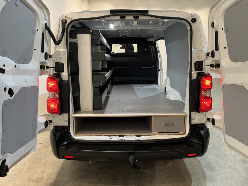 Opel Vivaro 2.0 CDTI L3H1 150 PK Servicebus / Inrichting / Euro 6 / Airco / Cruise Control / Camera / Trekhaak / CarPlay / Navigatie / 3-Zits / - Kis furgon: 5 kép. Opel Vivaro 2.0 CDTI L3H1 150 PK Servicebus / Inrichting / Euro 6 / Airco / Cruise Control / Camera / Trekhaak / CarPlay / Navigatie / 3-Zits / - Kis furgon: 5 kép.