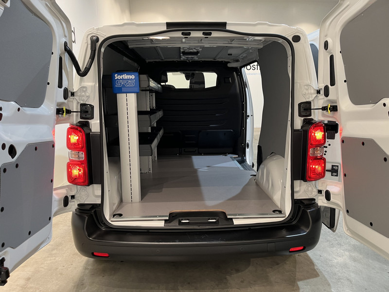 Opel Vivaro-e L2 75 kWh Servicebus / Sortimo Inrichting / 100% elektrisch !! / Airco / Cruise Control / CarPlay / Camera / Navigatie / 3-Zits / 3.800 KM !! - Kis furgon, Elektromos kisteherautó: 4 kép. Opel Vivaro-e L2 75 kWh Servicebus / Sortimo Inrichting / 100% elektrisch !! / Airco / Cruise Control / CarPlay / Camera / Navigatie / 3-Zits / 3.800 KM !! - Kis furgon, Elektromos kisteherautó: 4 kép.