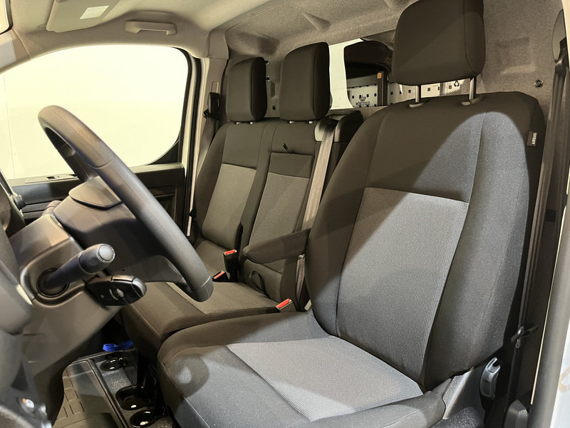 Kis furgon, Elektromos kisteherautó Peugeot e-Expert EV L2 75 kWh Servicebus / Inrichting / 100% Elektrisch / Airco / 220V. / Trekhaak / Camera / Cruise Control / Navigatie / CarPlay / 3-Zits / 1.900 KM !!: 7 kép.