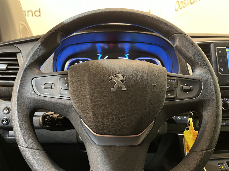 Kis furgon, Elektromos kisteherautó Peugeot e-Expert EV L2 75 kWh Servicebus / Inrichting / 100% Elektrisch / Airco / 220V. / Trekhaak / Camera / Cruise Control / Navigatie / CarPlay / 3-Zits / 1.900 KM !!: 17 kép.