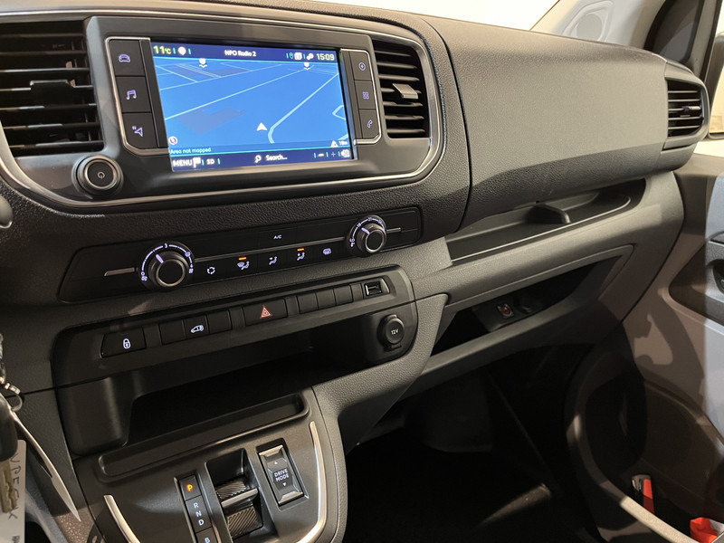 Kis furgon, Elektromos kisteherautó Peugeot e-Expert L2 Premium 75 kWh Servicebus / Van den Born Inrichting / 100% Elektrisch / Airco / Camera / Cruise Control / Navigatie / CarPlay / 12.400 KM !!: 5 kép.