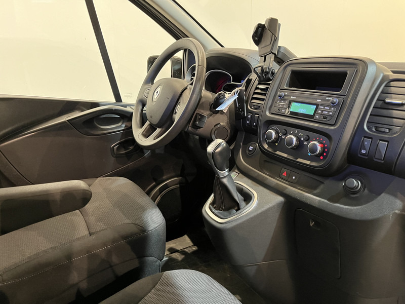 Renault Trafic 2.0 dCi L1H1 170 PK Automaat Servicebus / Sortimo Inrichting / Euro 6 / Airco / Cruise Control / Camera / Trekhaak / 3-Zits / BPM VRIJ !! - Kis furgon: 3 kép. Renault Trafic 2.0 dCi L1H1 170 PK Automaat Servicebus / Sortimo Inrichting / Euro 6 / Airco / Cruise Control / Camera / Trekhaak / 3-Zits / BPM VRIJ !! - Kis furgon: 3 kép.
