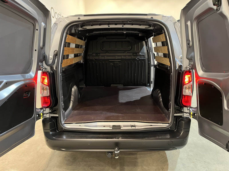 Toyota PROACE CITY 1.5 D-4D Live Long 130 PK / Euro 6 / Airco / Cruise Control / PDC / CarPlay / Navigatie / Trekhaak / - Kis furgon: 5 kép. Toyota PROACE CITY 1.5 D-4D Live Long 130 PK / Euro 6 / Airco / Cruise Control / PDC / CarPlay / Navigatie / Trekhaak / - Kis furgon: 5 kép.