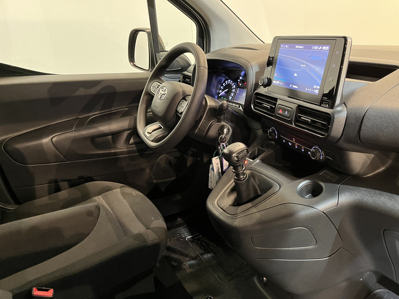 Toyota PROACE CITY 1.5 D-4D Live Long 130 PK / Euro 6 / Airco / Cruise Control / PDC / CarPlay / Navigatie / Trekhaak / - Kis furgon: 3 kép. Toyota PROACE CITY 1.5 D-4D Live Long 130 PK / Euro 6 / Airco / Cruise Control / PDC / CarPlay / Navigatie / Trekhaak / - Kis furgon: 3 kép.