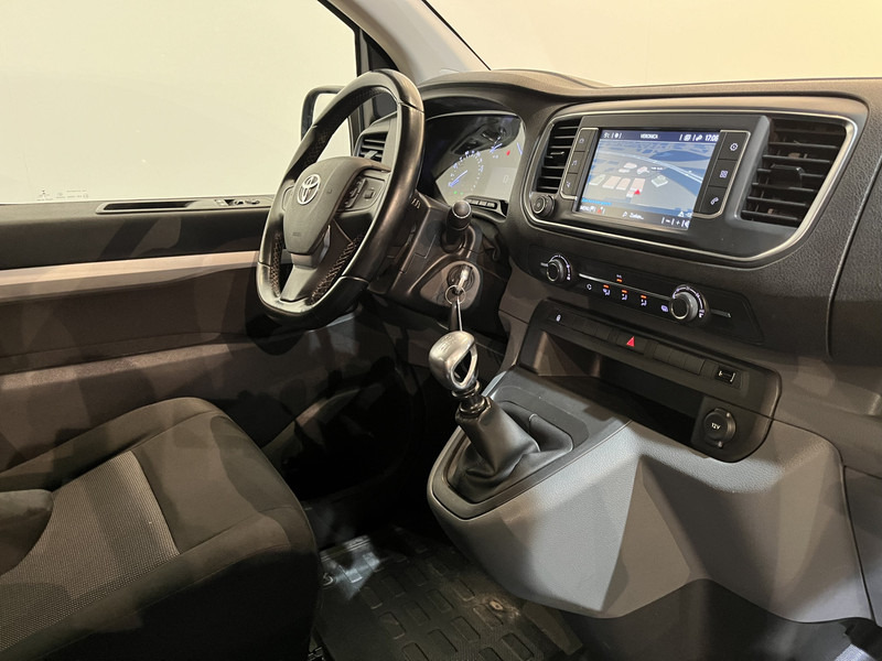 Toyota ProAce Worker 2.0 D-4D Creator Long 123 PK L3 DC Dubbel Cabine / Euro 6 / Airco / Cruise Control / Camera / Trekhaak / Navigatie / BPM VRIJ !! - Kis furgon, Duplakabinos kisteherautó: 3 kép. Toyota ProAce Worker 2.0 D-4D Creator Long 123 PK L3 DC Dubbel Cabine / Euro 6 / Airco / Cruise Control / Camera / Trekhaak / Navigatie / BPM VRIJ !! - Kis furgon, Duplakabinos kisteherautó: 3 kép.
