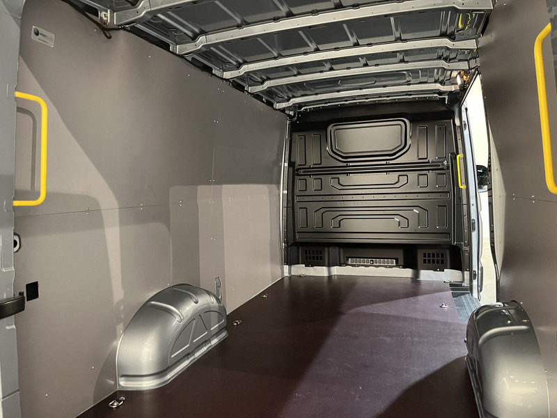 Furgon Volkswagen Crafter 2.0 TDI L3H2 140 PK Automaat / Euro 6 / Airco / Cruise Control / PDC / CarPlay / 3-Zits / NIEUWSTE MODEL / 1.400 KM !!: 15 kép.