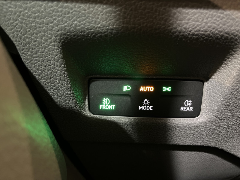 Furgon Volkswagen Crafter 2.0 TDI L3H2 140 PK Automaat / Euro 6 / Airco / Cruise Control / PDC / CarPlay / 3-Zits / NIEUWSTE MODEL / 1.400 KM !!: 14 kép.