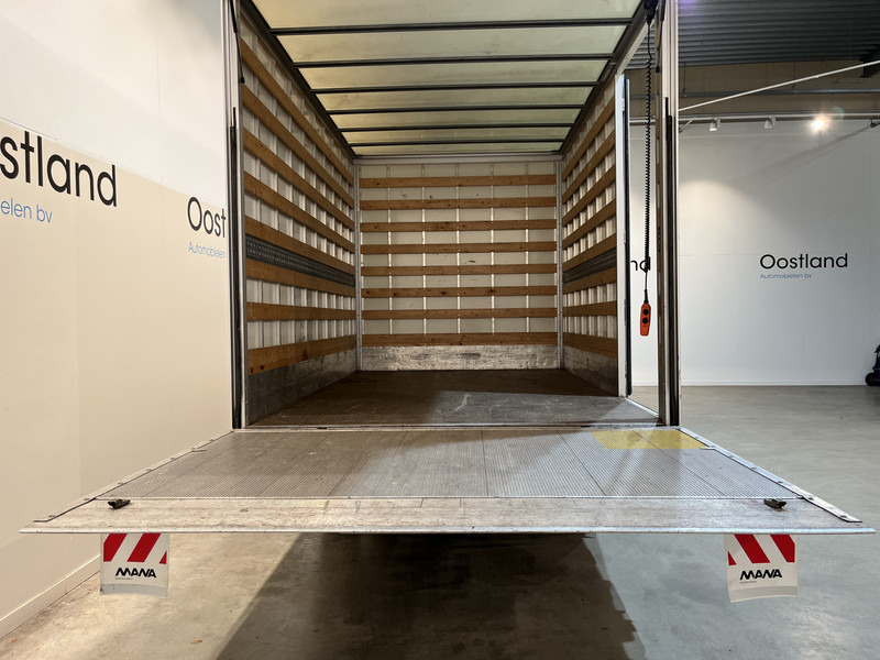 Volkswagen Crafter 35 2.0 TDI L3 140 PK Bakwagen / Dhollandia Laadklep / Euro 6 / Meubelbak / Zijdeur / Airco / CarPlay / Navigatie / Cruise Control / 3-Zits / 70.000 KM !! - Dobozos kisteherautó: 5 kép. Volkswagen Crafter 35 2.0 TDI L3 140 PK Bakwagen / Dhollandia Laadklep / Euro 6 / Meubelbak / Zijdeur / Airco / CarPlay / Navigatie / Cruise Control / 3-Zits / 70.000 KM !! - Dobozos kisteherautó: 5 kép.