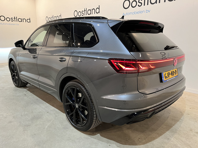 Volkswagen Touareg R 3.0 TSi 462 PK eHybrid 4MOTION Full Options / Luchtvering / IQ Matrix / 360 Camera / Panoramadak / Head-Up / Leder / Stoelventilatie / Stoelverwarming - Terepjáró/ SUV: 4 kép. Volkswagen Touareg R 3.0 TSi 462 PK eHybrid 4MOTION Full Options / Luchtvering / IQ Matrix / 360 Camera / Panoramadak / Head-Up / Leder / Stoelventilatie / Stoelverwarming - Terepjáró/ SUV: 4 kép.