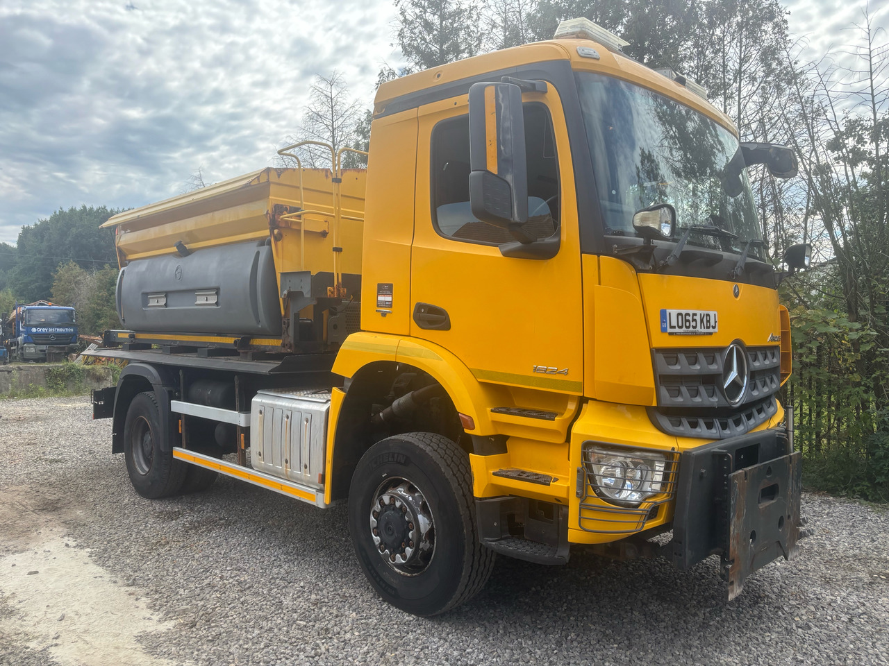 MERCEDES AROCS 1824 4x4BB GRITTER/SPREADER/PLOUGH - Hóeltakarító gép: 4 kép. MERCEDES AROCS 1824 4x4BB GRITTER/SPREADER/PLOUGH - Hóeltakarító gép: 4 kép.