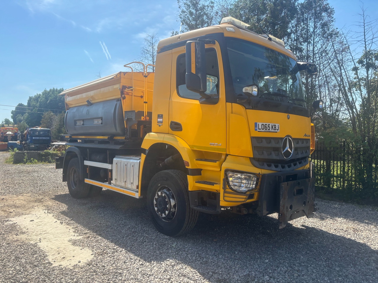 MERCEDES AROCS 1824 4x4BB GRITTER/SPREADER/PLOUGH - Hóeltakarító gép: 1 kép. MERCEDES AROCS 1824 4x4BB GRITTER/SPREADER/PLOUGH - Hóeltakarító gép: 1 kép.