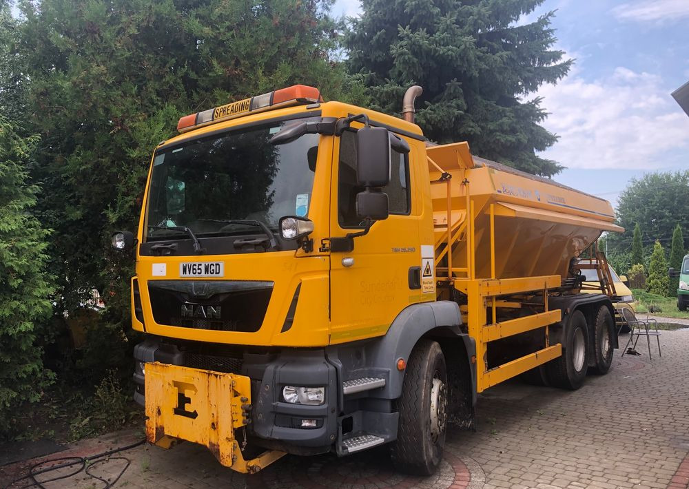 MAN TGM 26.290 piaskarka solarka schmidt 6x4 euro6 - Többcélú/ Speciális jármű, Teherautó: 1 kép. MAN TGM 26.290 piaskarka solarka schmidt 6x4 euro6 - Többcélú/ Speciális jármű, Teherautó: 1 kép.