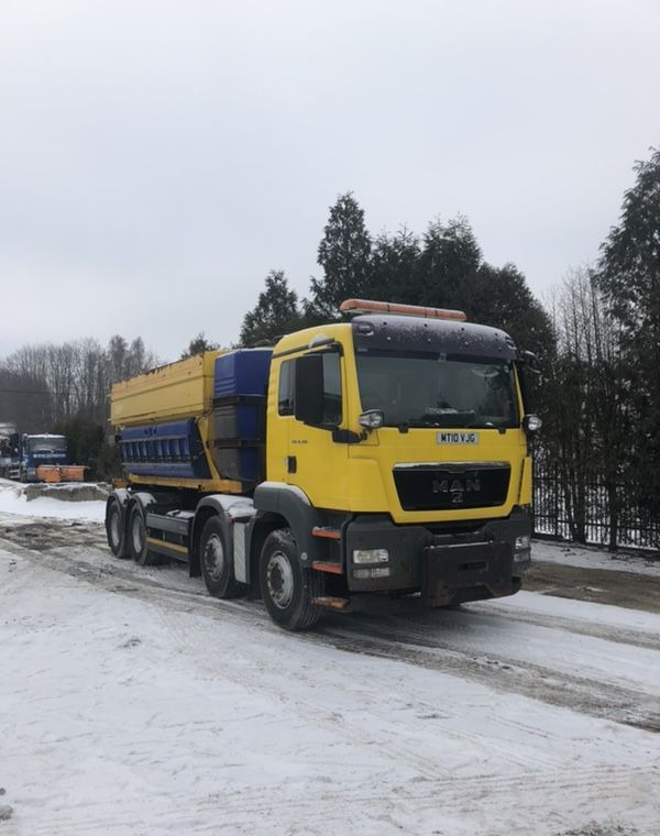 MAN TGS 32.360 8x4 piaskarka solarka schmidt euro5 pług - Többcélú/ Speciális jármű, Teherautó: 2 kép. MAN TGS 32.360 8x4 piaskarka solarka schmidt euro5 pług - Többcélú/ Speciális jármű, Teherautó: 2 kép.