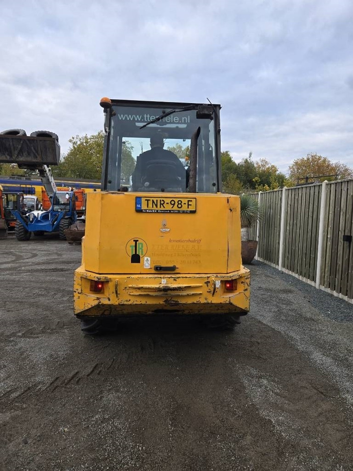 Ahlmann AS 5 - Gumikerekes homlokrakodó: 4 kép. Ahlmann AS 5 - Gumikerekes homlokrakodó: 4 kép.