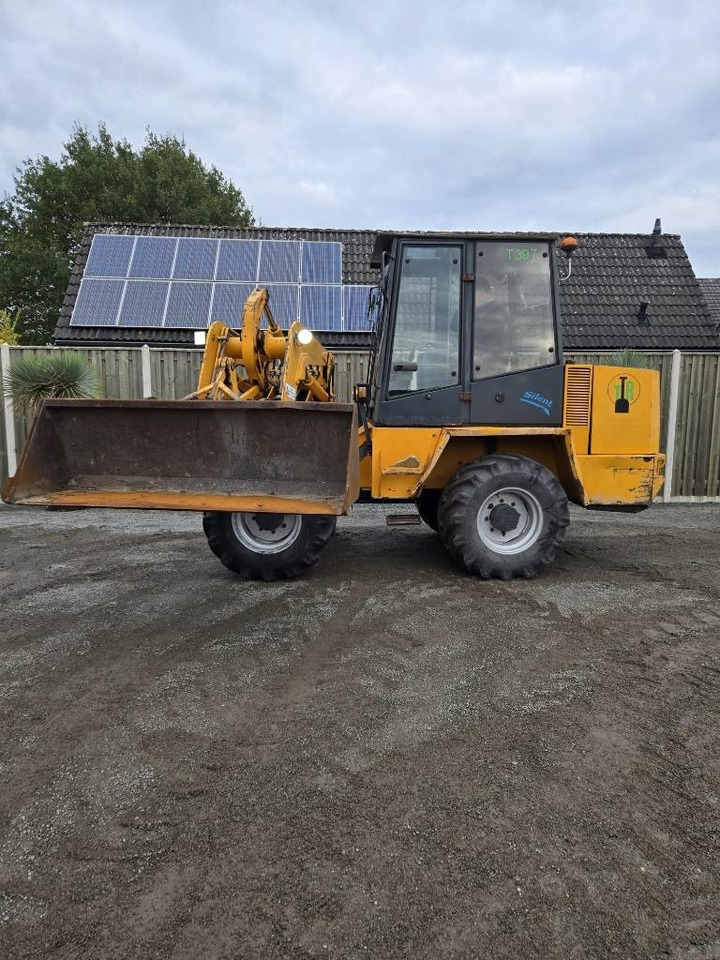 Ahlmann AS 5 - Gumikerekes homlokrakodó: 2 kép. Ahlmann AS 5 - Gumikerekes homlokrakodó: 2 kép.