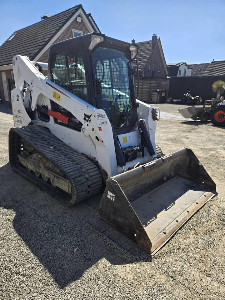 Bobcat T 650 - Mini homlokrakodó: 5 kép. Bobcat T 650 - Mini homlokrakodó: 5 kép.