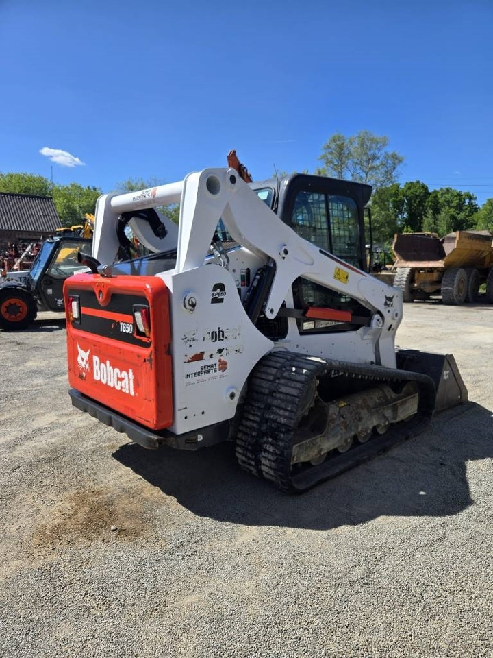 Bobcat T 650 - Mini homlokrakodó: 4 kép. Bobcat T 650 - Mini homlokrakodó: 4 kép.