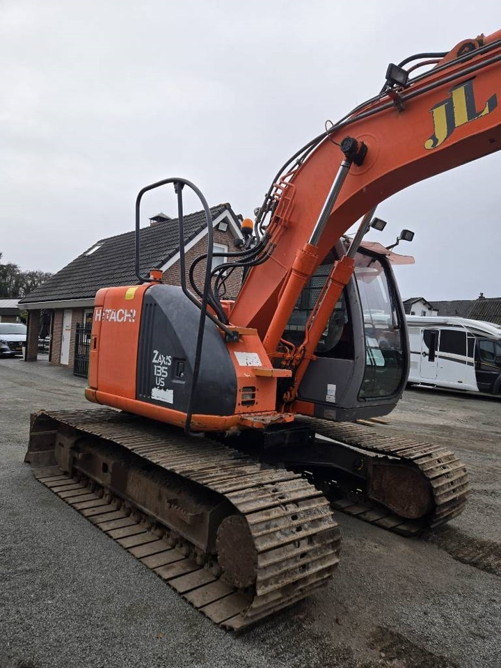 Hitachi ZX 135 US - Lánctalpas kotró: 5 kép. Hitachi ZX 135 US - Lánctalpas kotró: 5 kép.