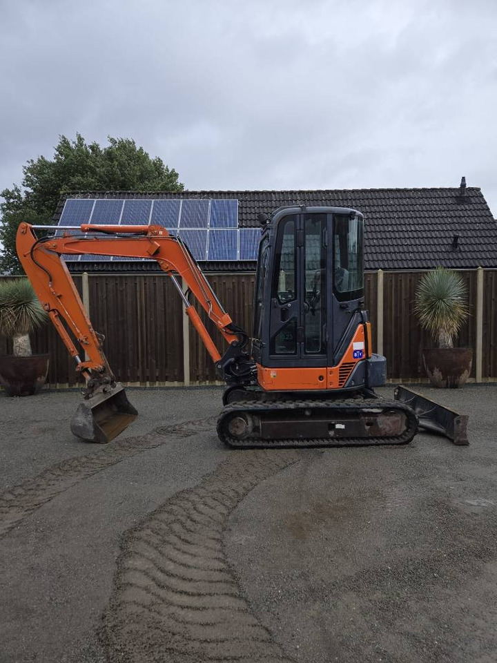 Minikotró Hitachi ZX 35 U-2: 1 kép.