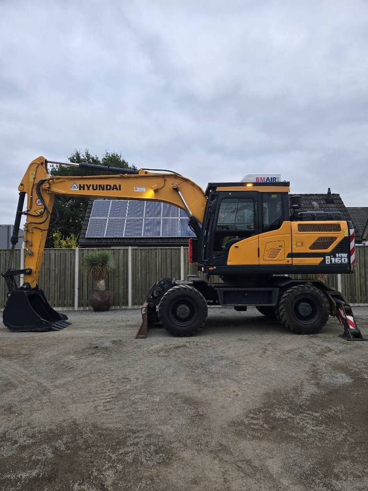 Hyundai HW 160 - Gumikerekes kotró: 1 kép. Hyundai HW 160 - Gumikerekes kotró: 1 kép.