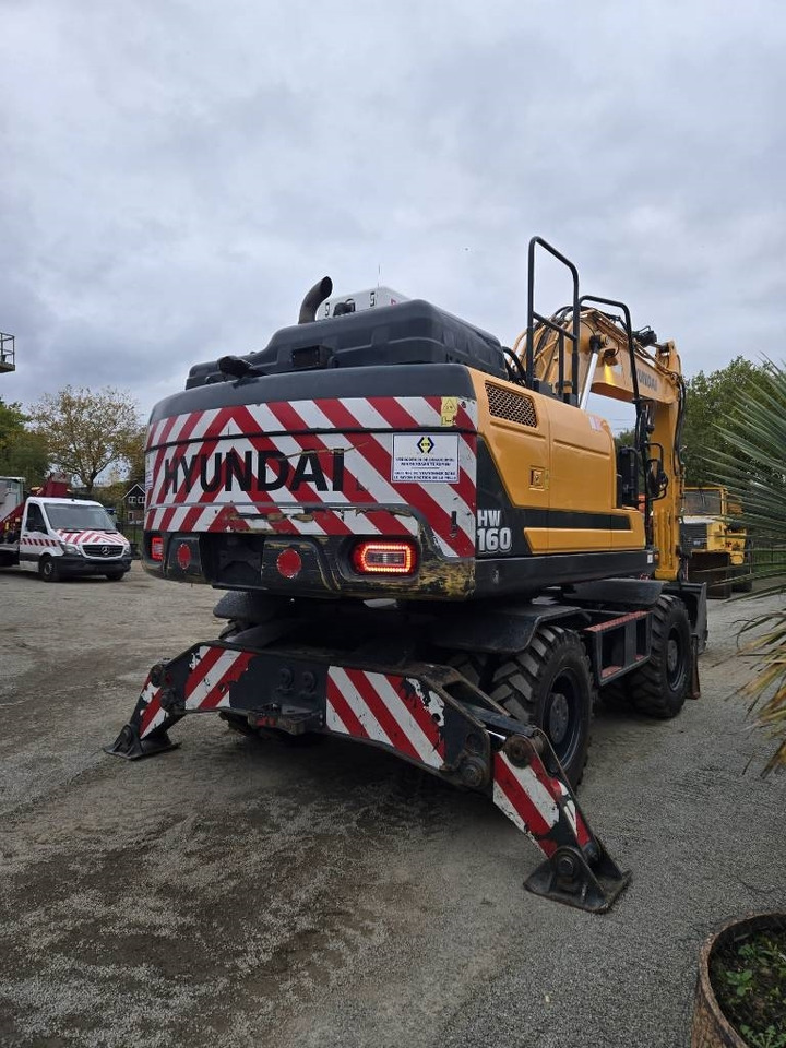 Hyundai HW 160 - Gumikerekes kotró: 4 kép. Hyundai HW 160 - Gumikerekes kotró: 4 kép.