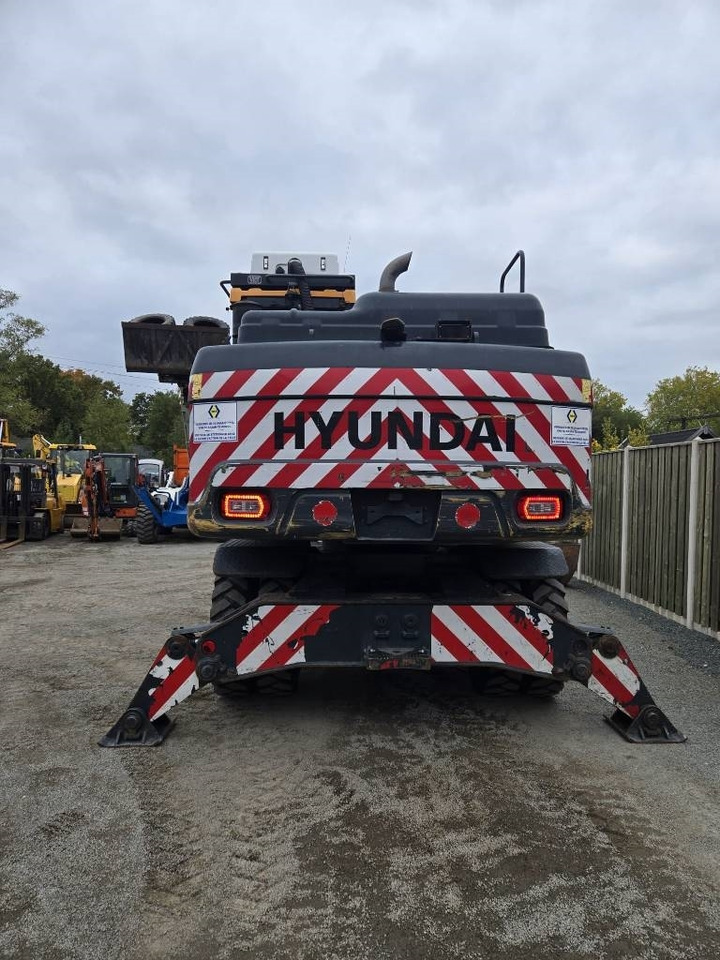 Hyundai HW 160 - Gumikerekes kotró: 3 kép. Hyundai HW 160 - Gumikerekes kotró: 3 kép.