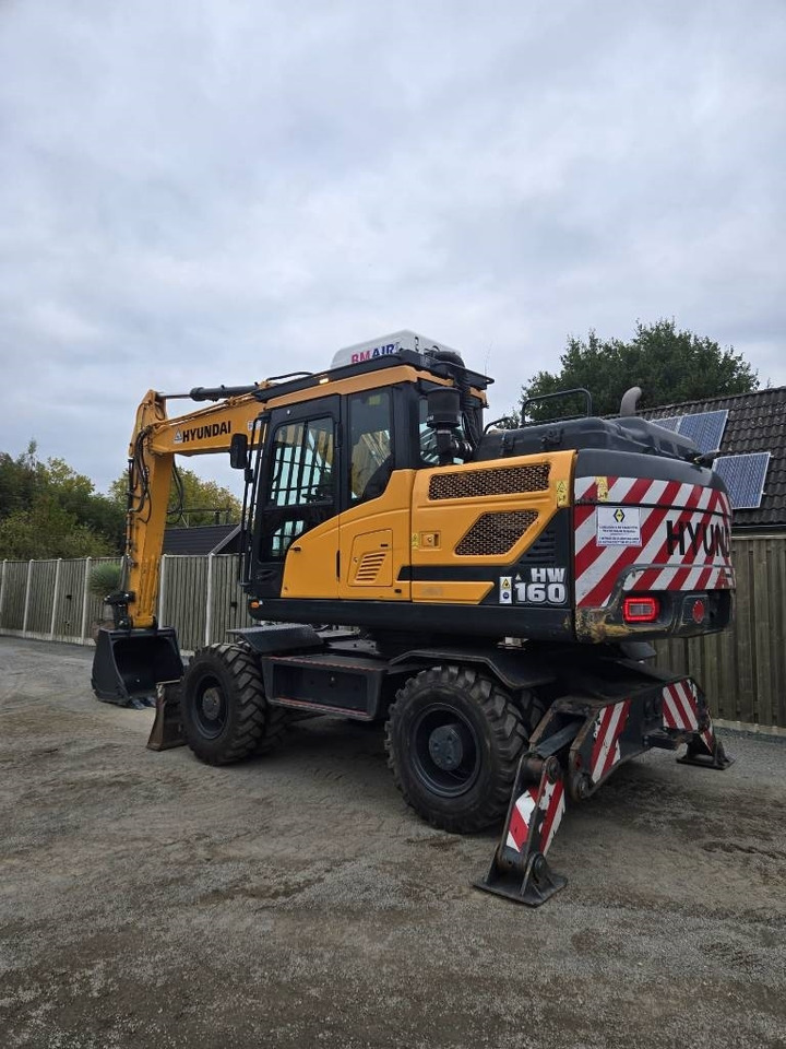 Hyundai HW 160 - Gumikerekes kotró: 2 kép. Hyundai HW 160 - Gumikerekes kotró: 2 kép.