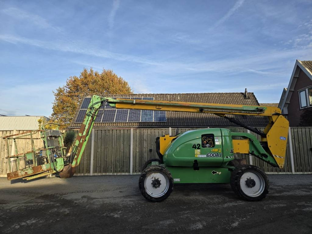 JLG 600 AJ - Személyemelő: 1 kép. JLG 600 AJ - Személyemelő: 1 kép.