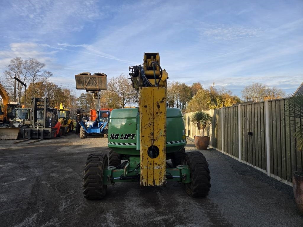 JLG 600 AJ - Személyemelő: 3 kép. JLG 600 AJ - Személyemelő: 3 kép.