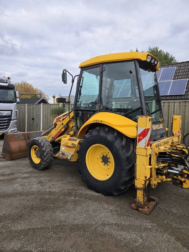 New Holland LB 95 B-4 PT - Kotrórakodó: 2 kép. New Holland LB 95 B-4 PT - Kotrórakodó: 2 kép.