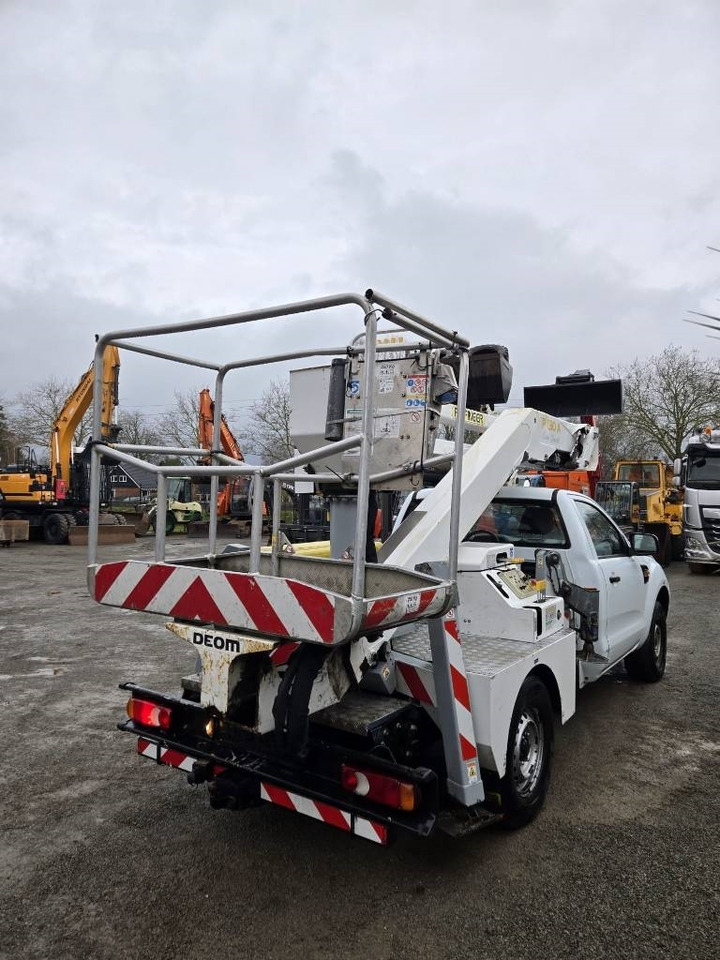 Palfinger P 130 A - Emelőkosaras teherautó: 4 kép. Palfinger P 130 A - Emelőkosaras teherautó: 4 kép.