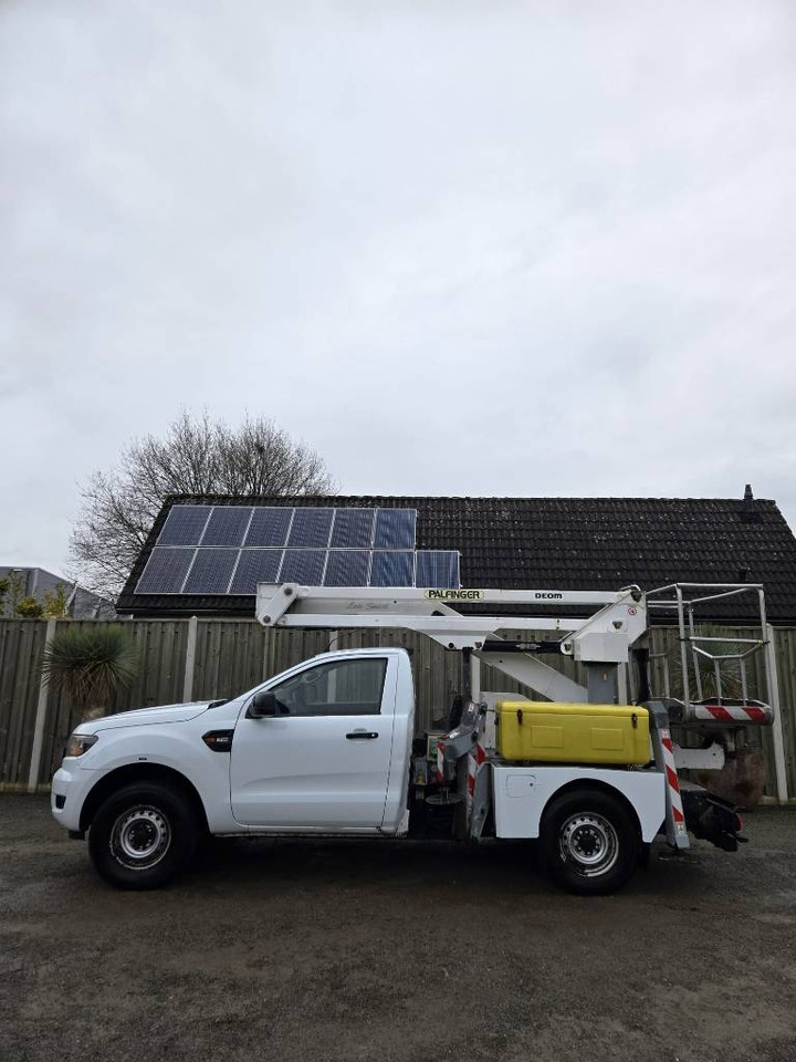 Palfinger P 130 A - Emelőkosaras teherautó: 1 kép. Palfinger P 130 A - Emelőkosaras teherautó: 1 kép.