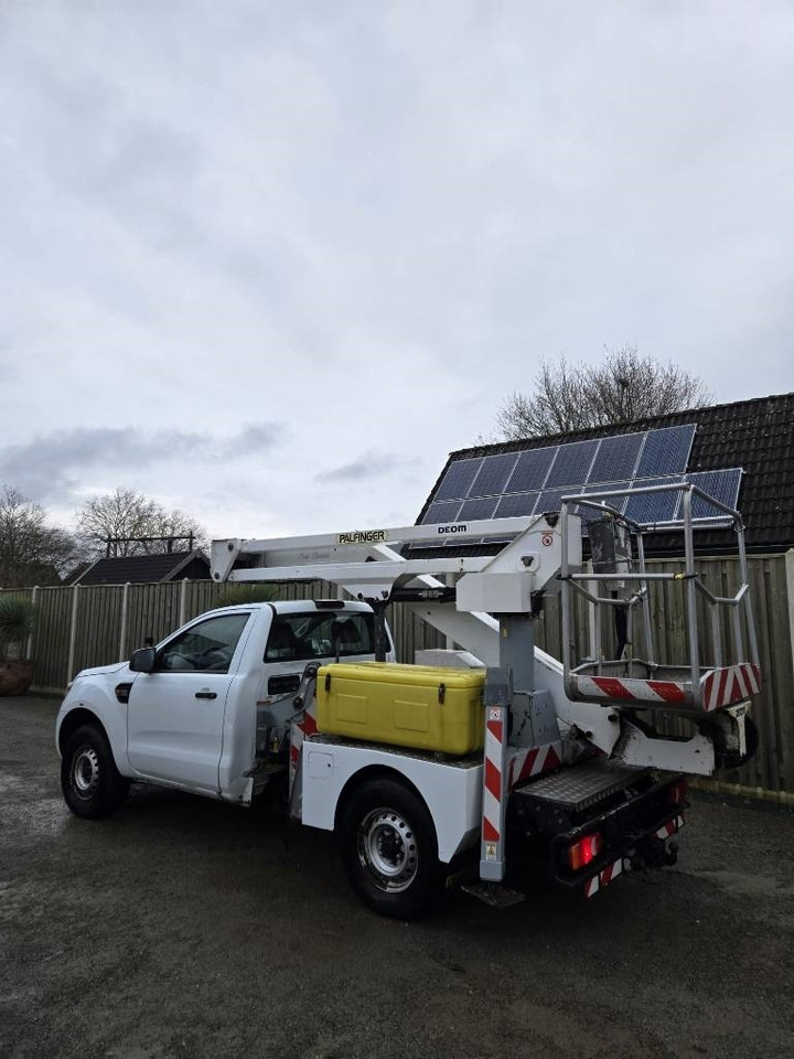 Palfinger P 130 A - Emelőkosaras teherautó: 2 kép. Palfinger P 130 A - Emelőkosaras teherautó: 2 kép.