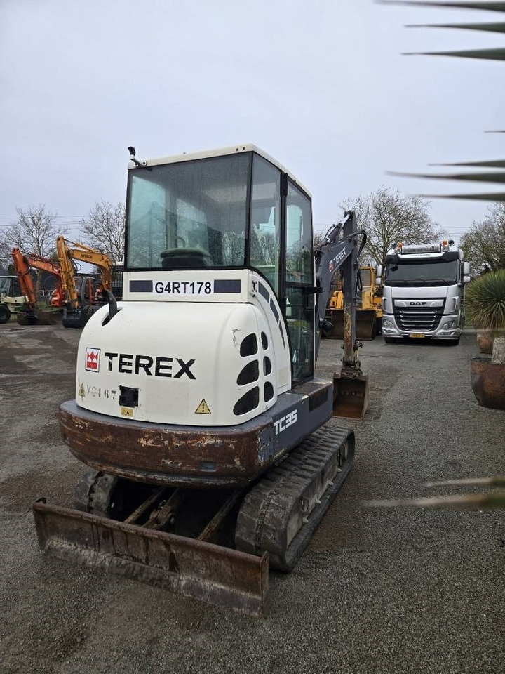 Terex TC 35 - Minikotró: 4 kép. Terex TC 35 - Minikotró: 4 kép.