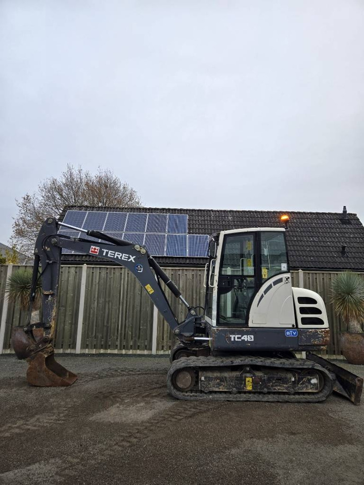 Terex TC 48 - Minikotró: 1 kép. Terex TC 48 - Minikotró: 1 kép.