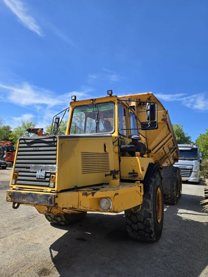 Volvo BM A 25 - Csuklós dömper: 4 kép. Volvo BM A 25 - Csuklós dömper: 4 kép.