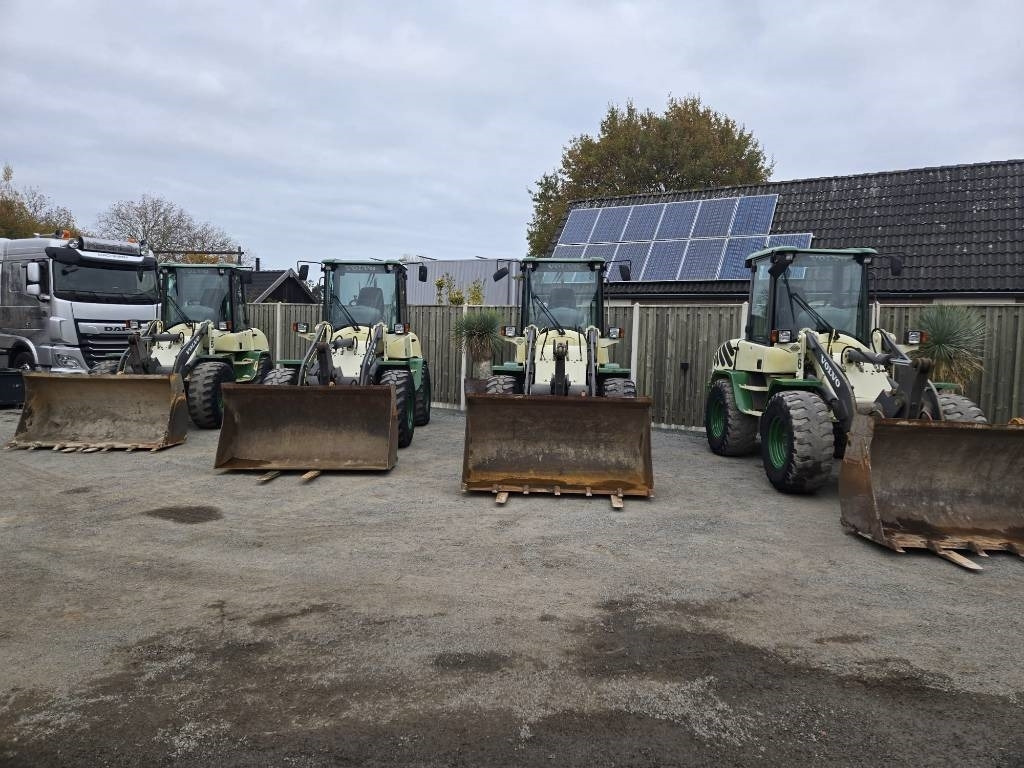 Volvo L 30 B - Gumikerekes homlokrakodó: 3 kép. Volvo L 30 B - Gumikerekes homlokrakodó: 3 kép.