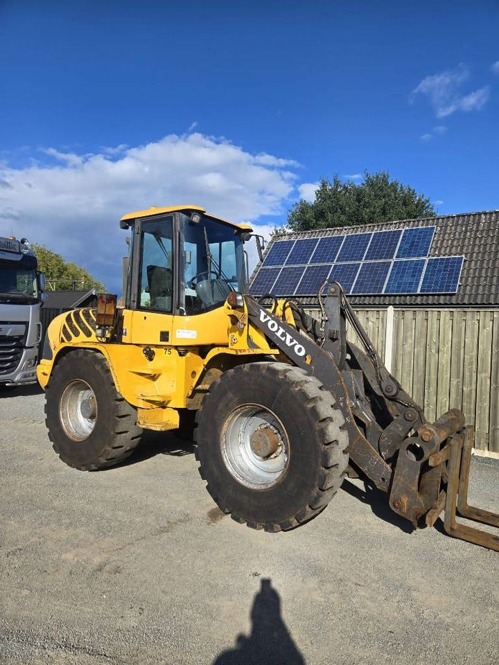 Volvo L 40 B TP - Gumikerekes homlokrakodó: 2 kép. Volvo L 40 B TP - Gumikerekes homlokrakodó: 2 kép.