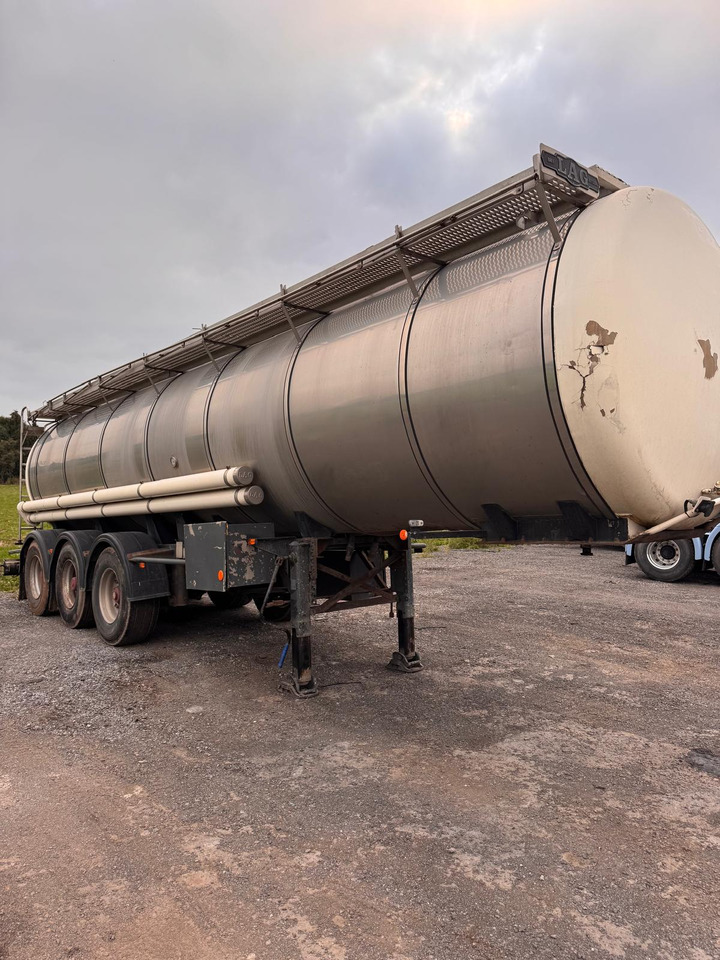 LAG - Tartályos félpótkocsi: 2 kép. LAG - Tartályos félpótkocsi: 2 kép.