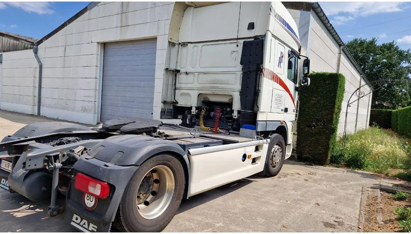 DAF XF 460 Super space cab - Nyergesvontató: 3 kép. DAF XF 460 Super space cab - Nyergesvontató: 3 kép.